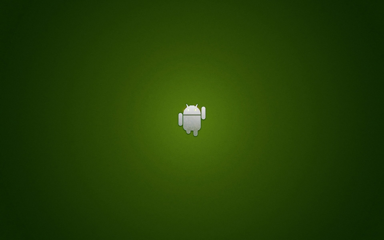 Серый андроид на зеленом фоне