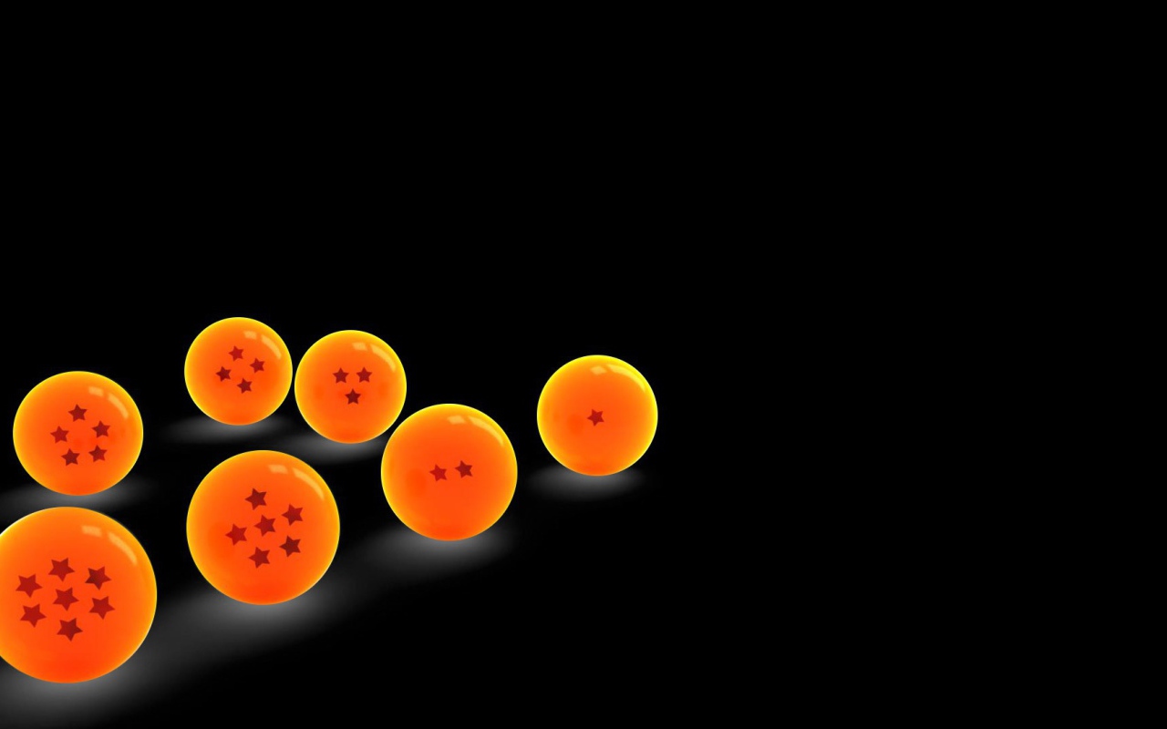 Оранжевые шары на черном фоне