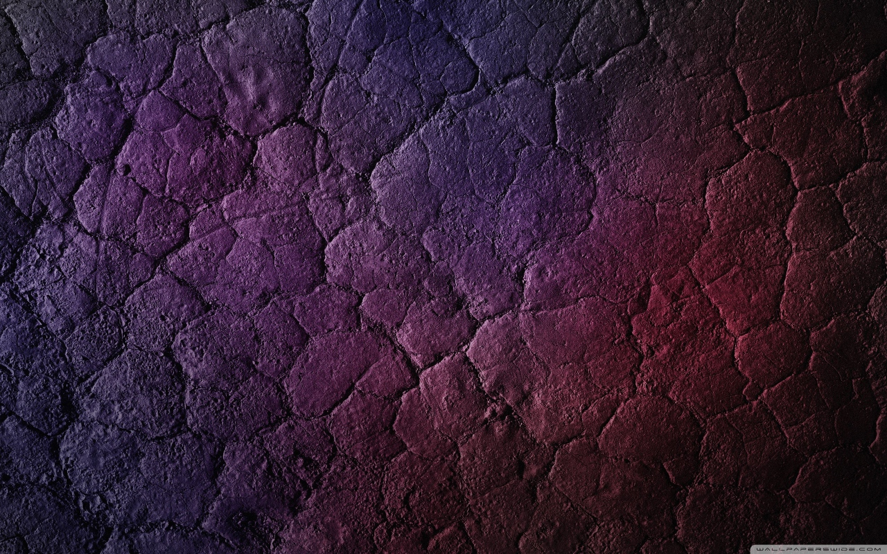 Фиолетово розовая сухая земля