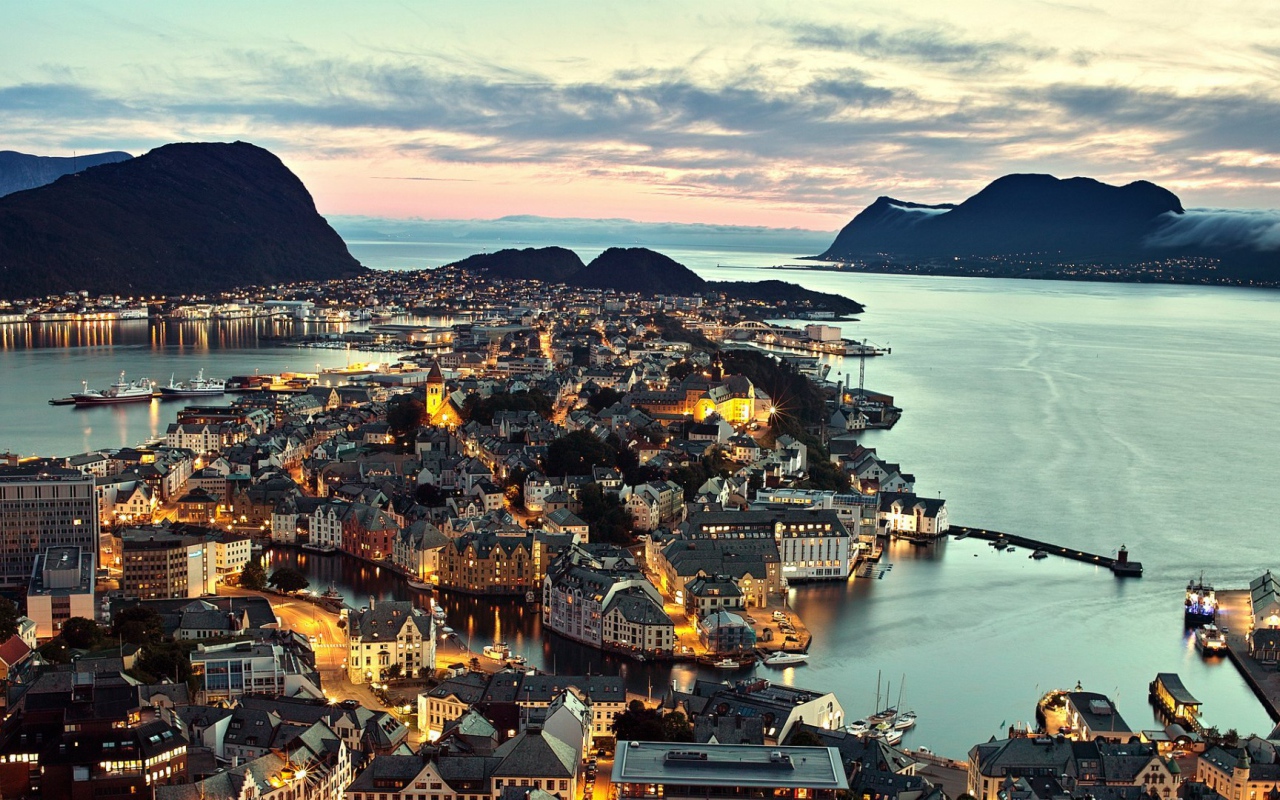 Олесунн - город на побережье, Норвегия