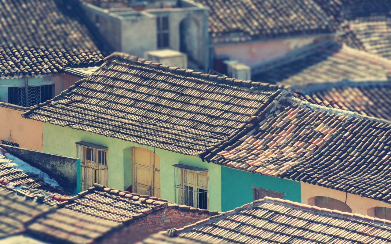 Черепичные крыши частных домов