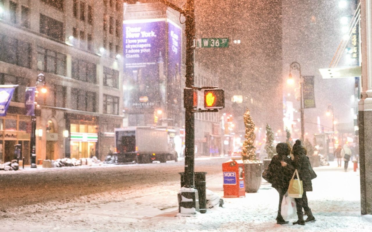 Зимний снегопад в Нью-Йорке