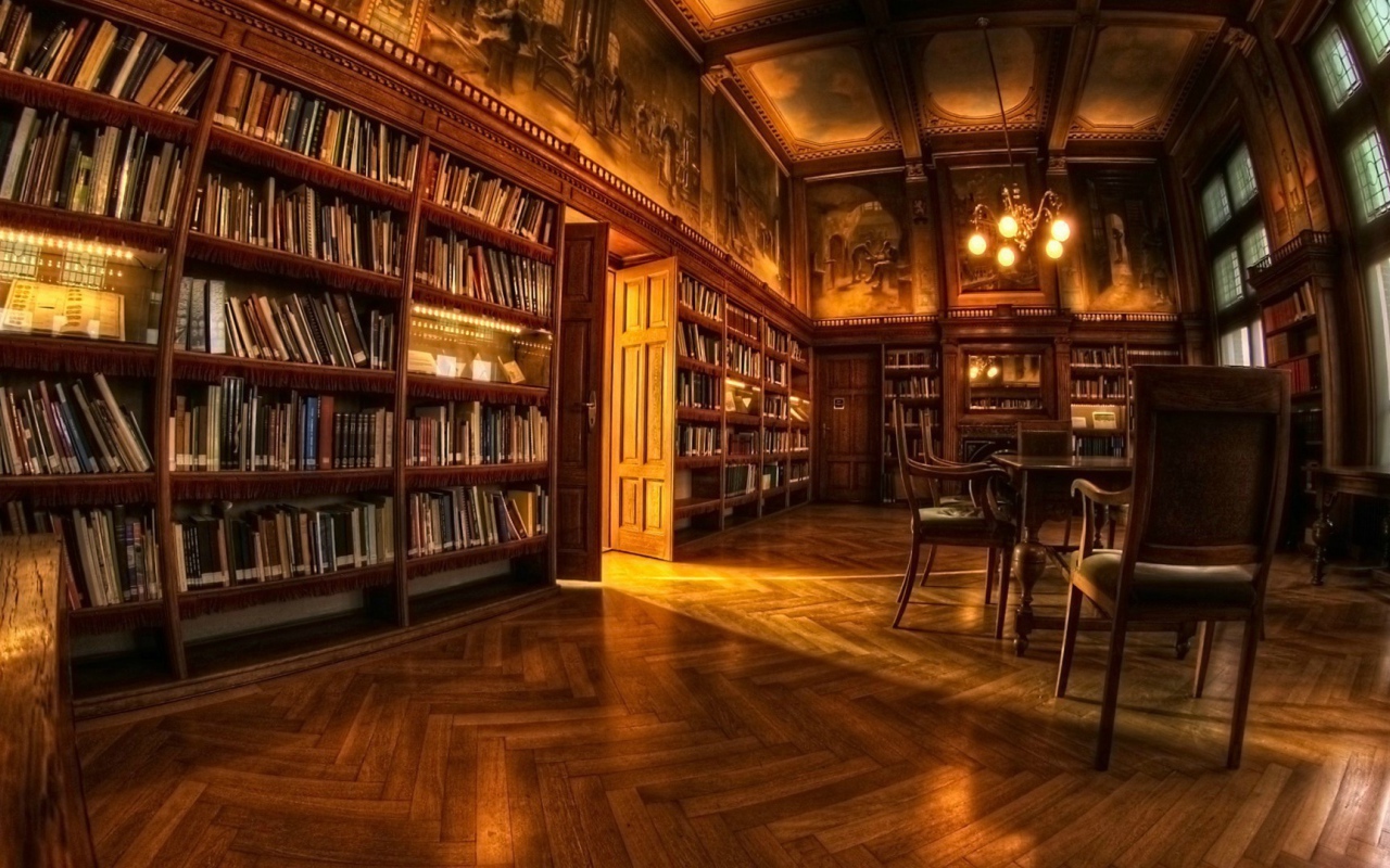 Старинная мебель в домашней библиотеке