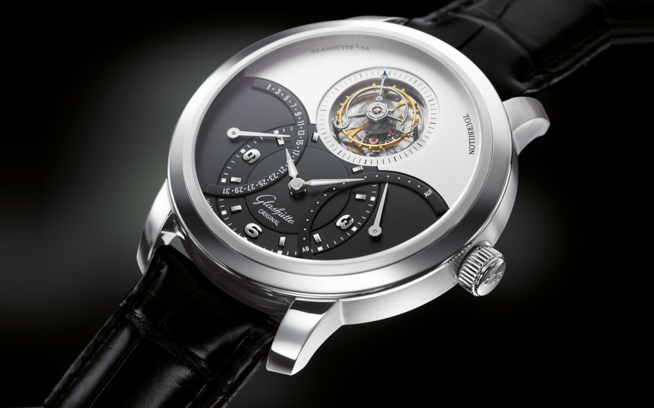 Черно белый циферблат люкс часов