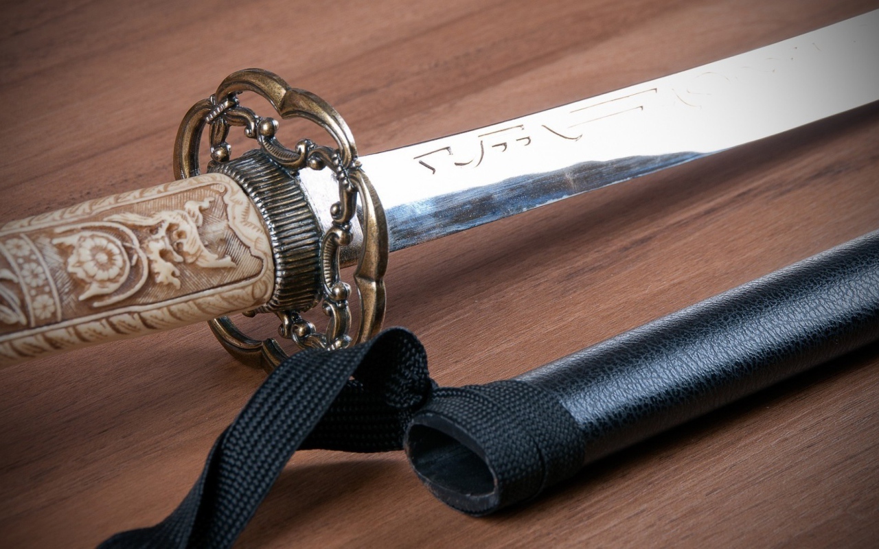 Костяная рукоять катаны