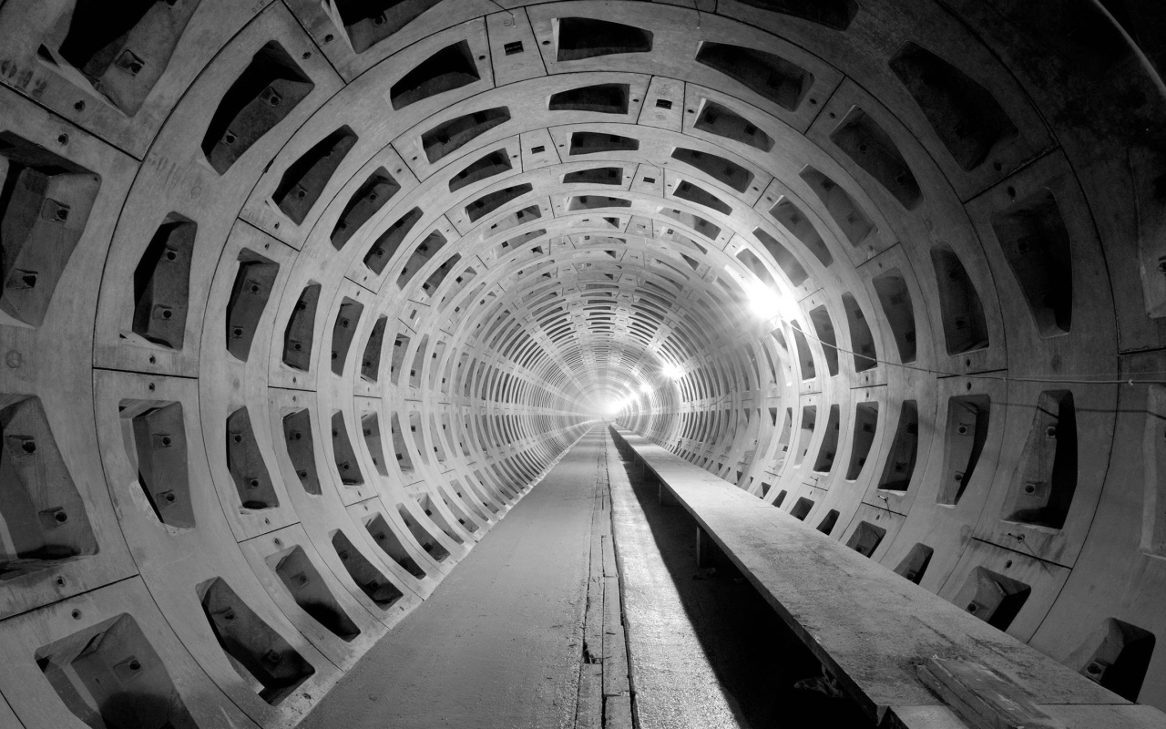 Строительство тоннеля из бетона под землей