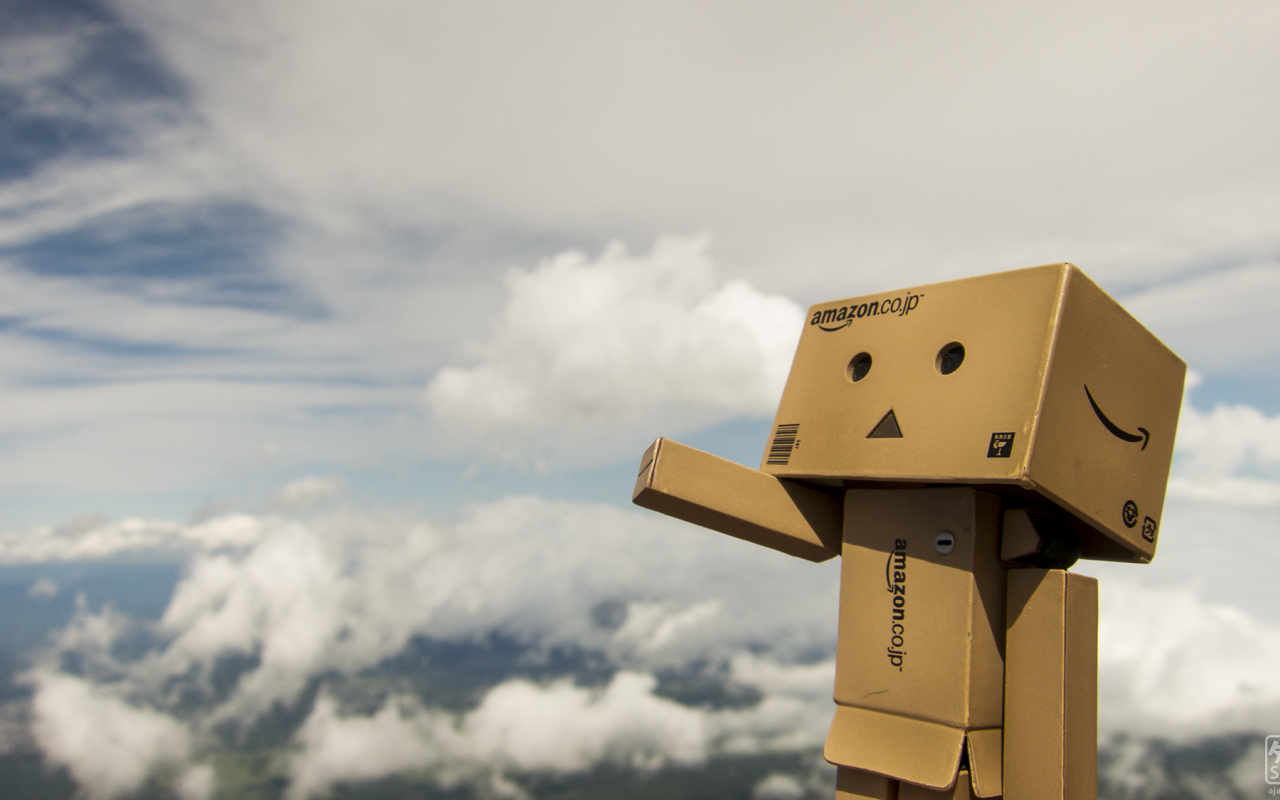 Дандо на фоне облаков