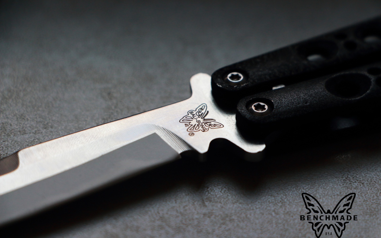 Гравировка бабочка на ноже