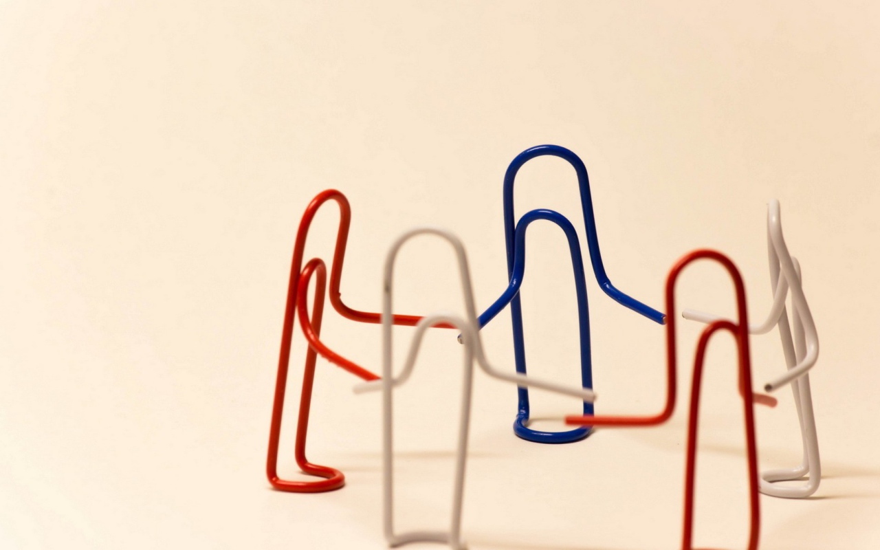 Дружба канцелярских скрепок