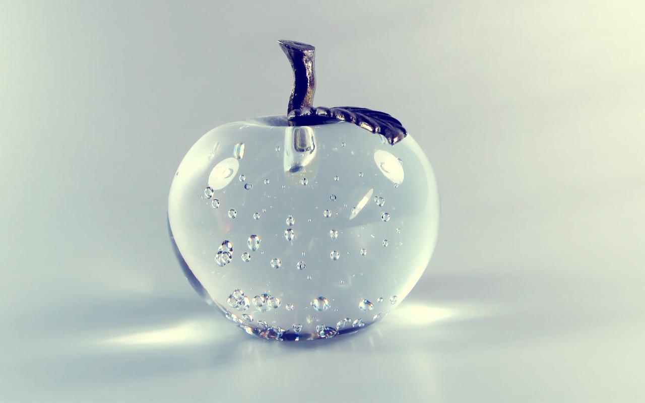 Флакон из стекла в форме яблока