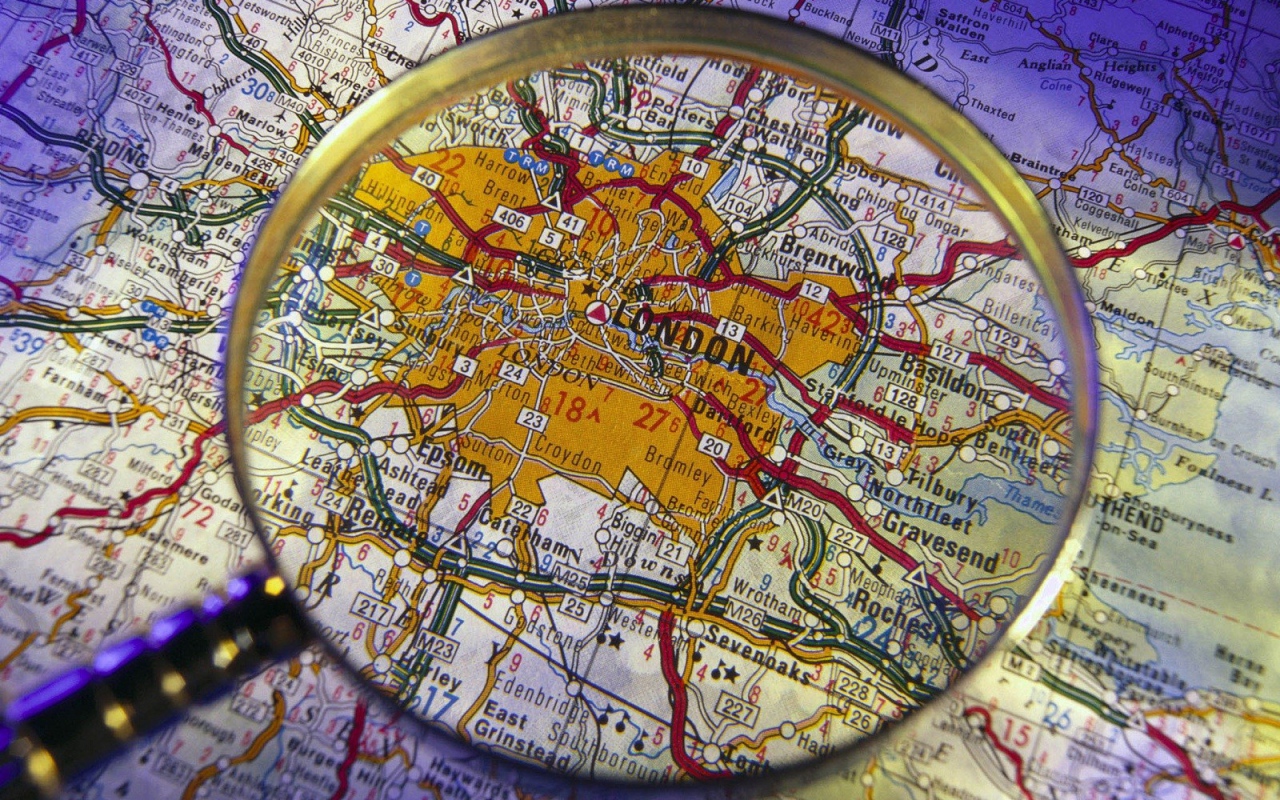 Лупа на карте Лондона