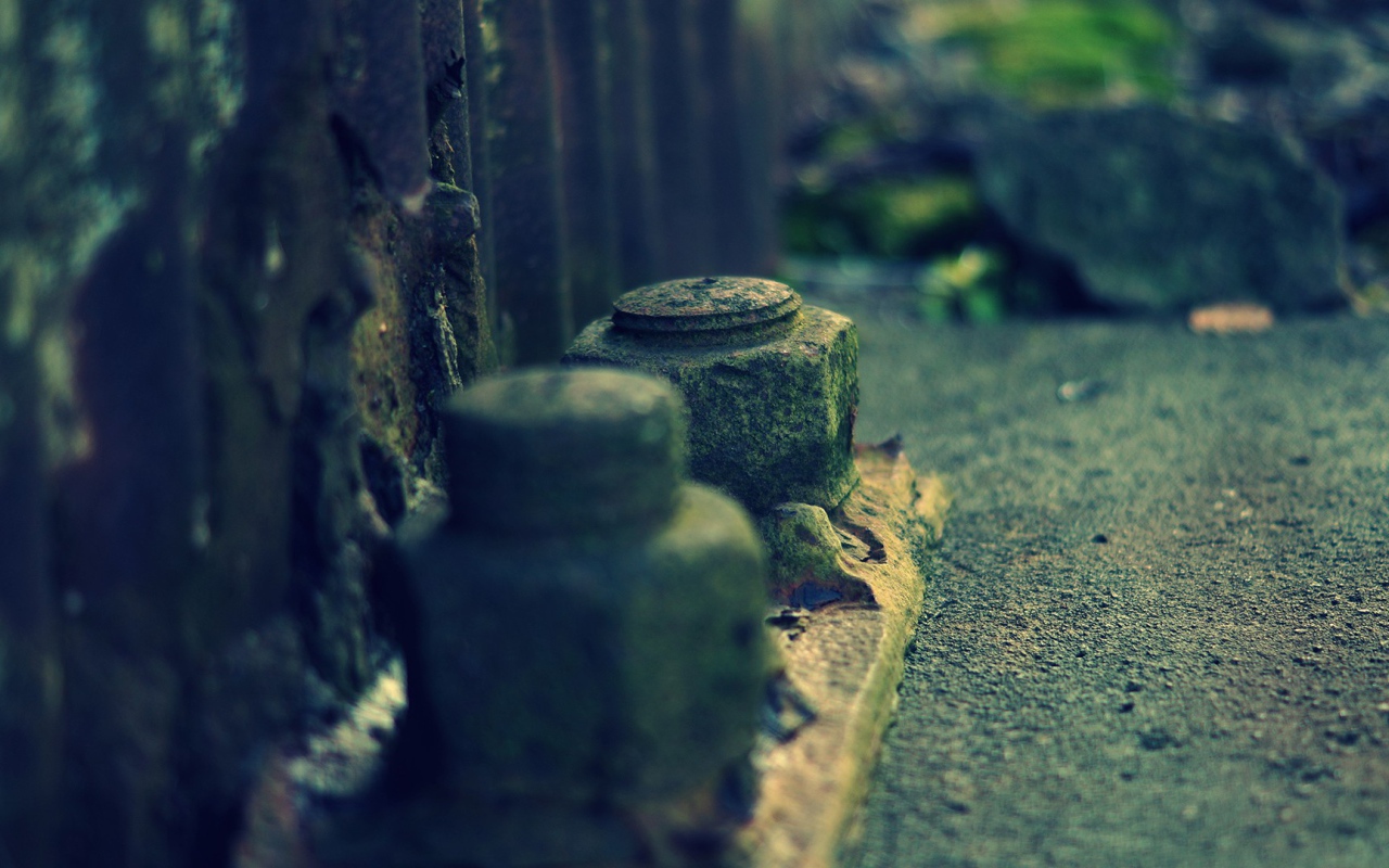 Старые ржавые гайки