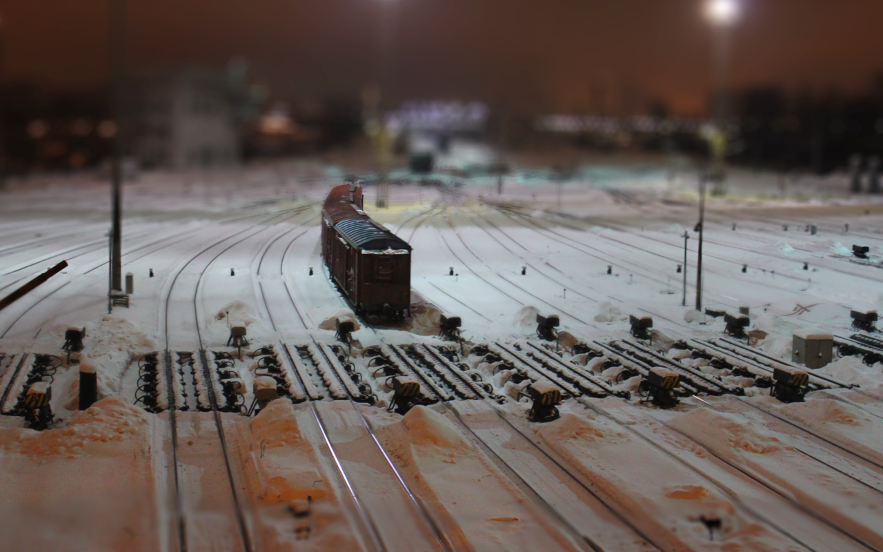 Укрытая снегом сортировочная станция