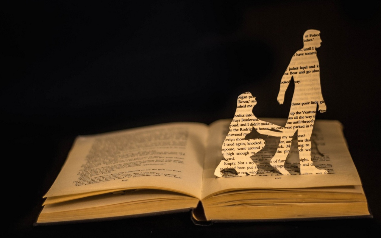 Силуэты героев на страницах книги