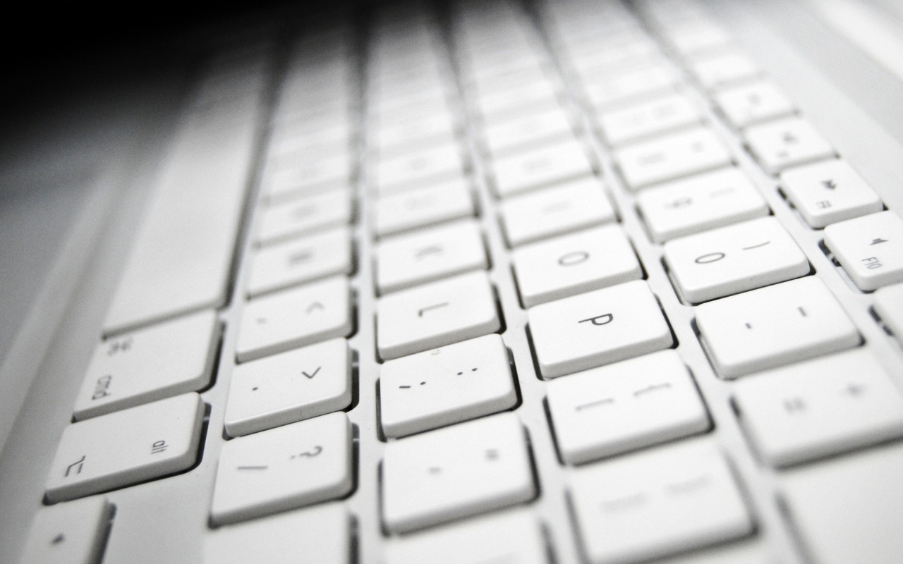 Белая клавиатура ноутбука