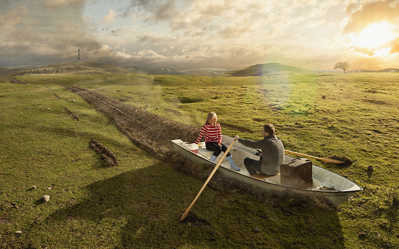 Двое в лодке среди поля