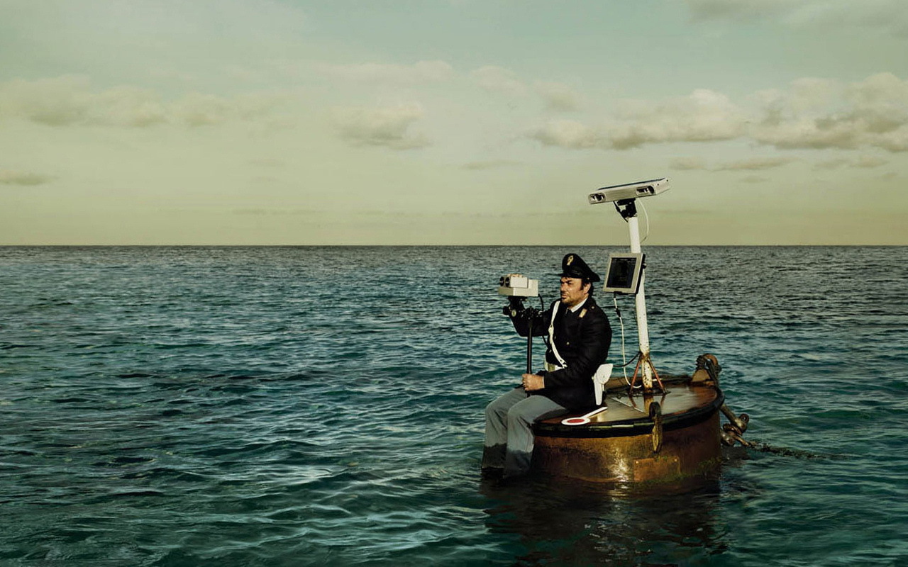 Капитан на трубе корабля