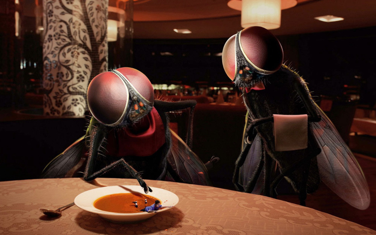 Человек в тарелке супа
