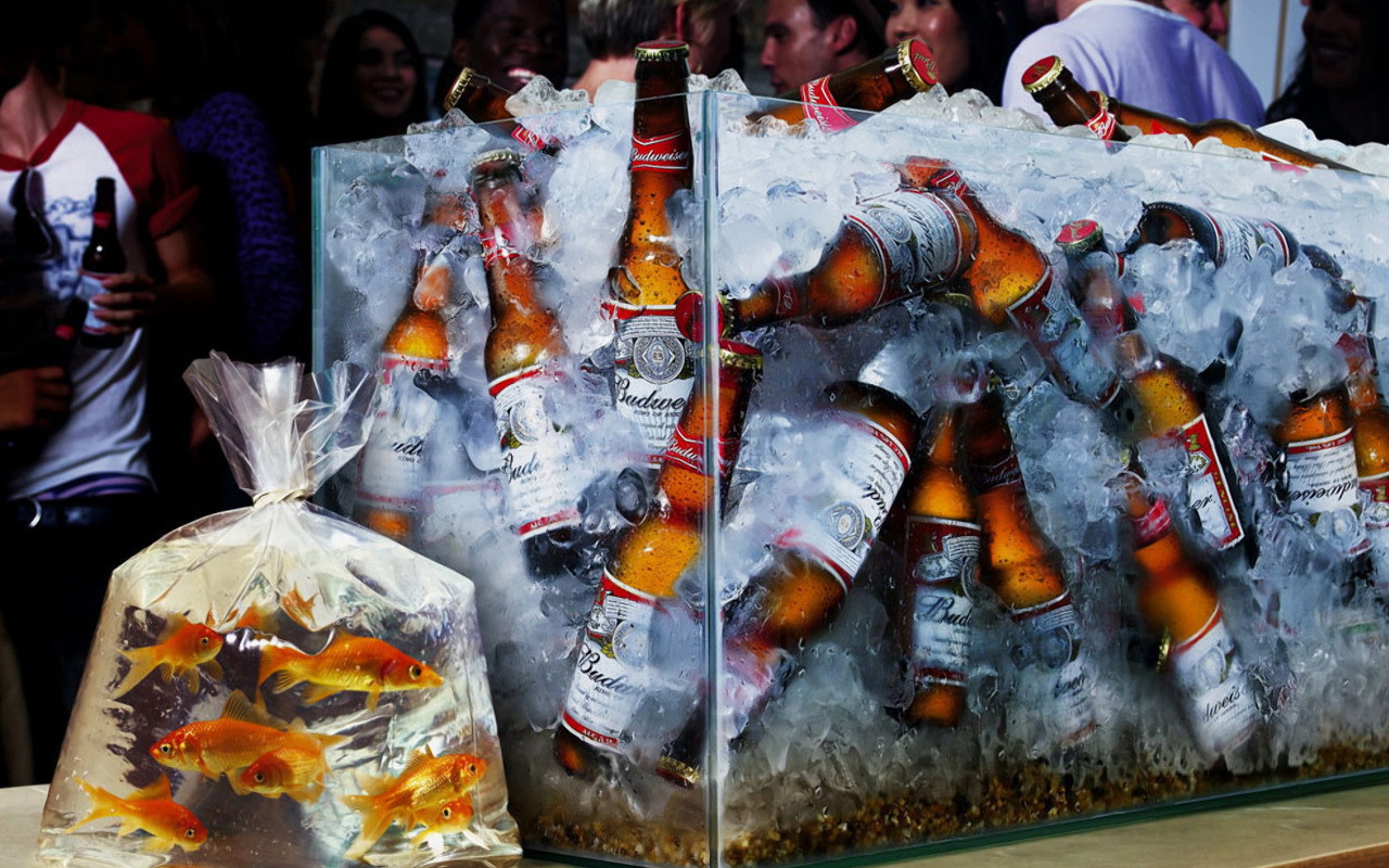 Бутылки в аквариуме