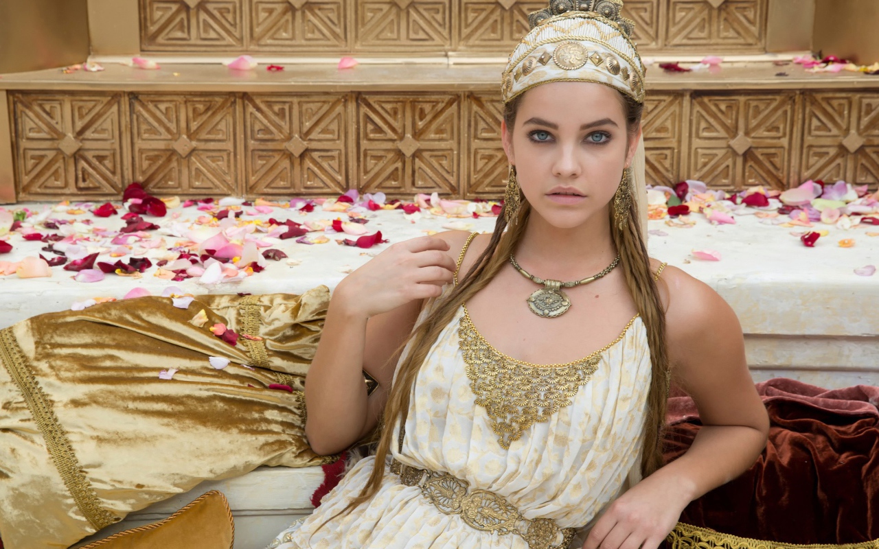 Барбара Палвин в роли Клеопатры