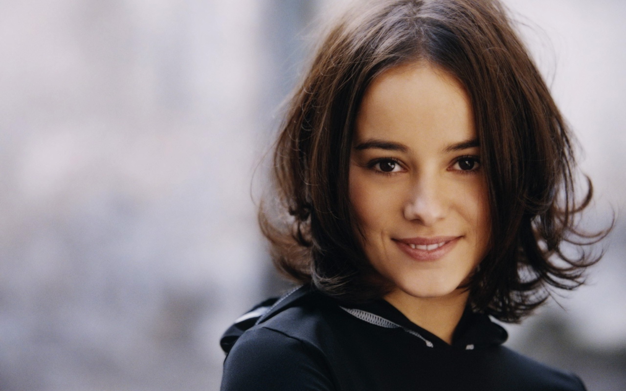 Милая девушка Alizee из Франции