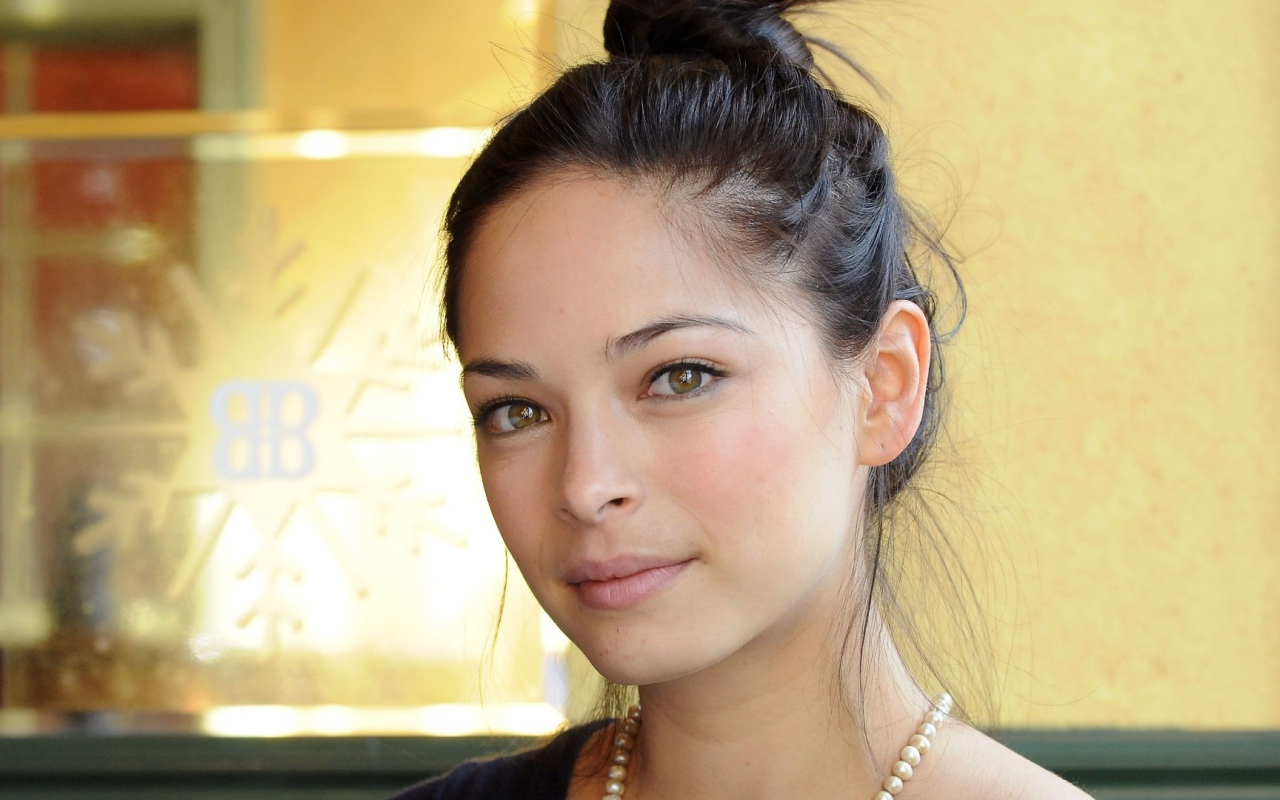 Ожерелье на шее Кристин Кройк