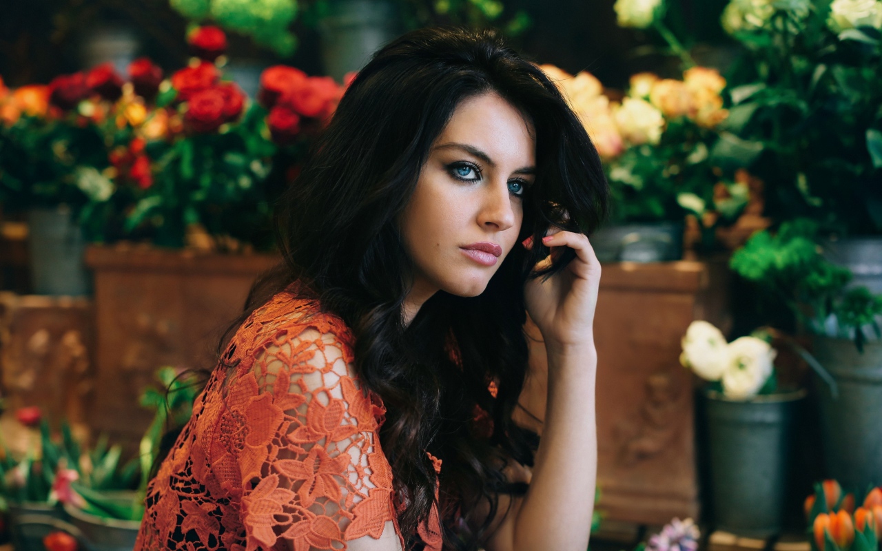 Красивая девушка Aurela Skandaj