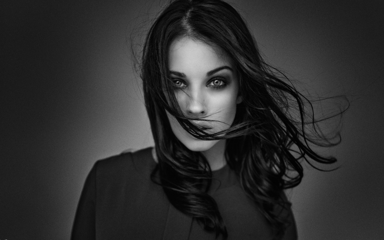 Черно белое фото модели Аллы Бергер