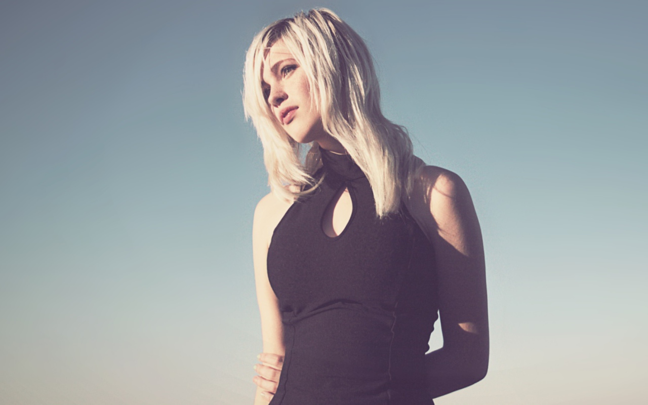 Модель блондинка Devon Jade