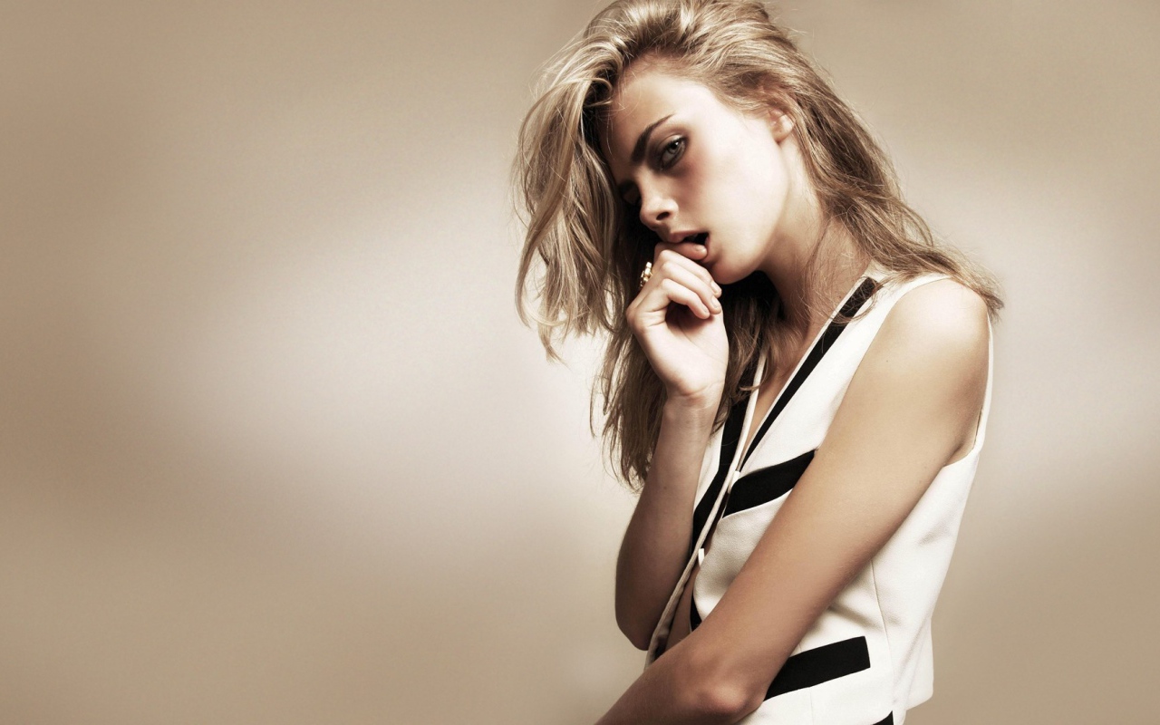 Топ модель Кара Делевинь