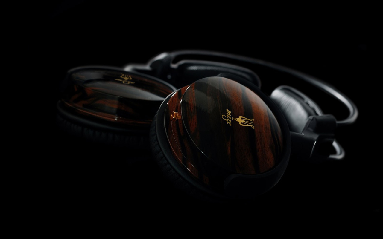 Деревянные королевские наушники