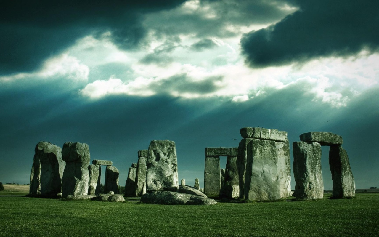 Облака над Стоунхенджем