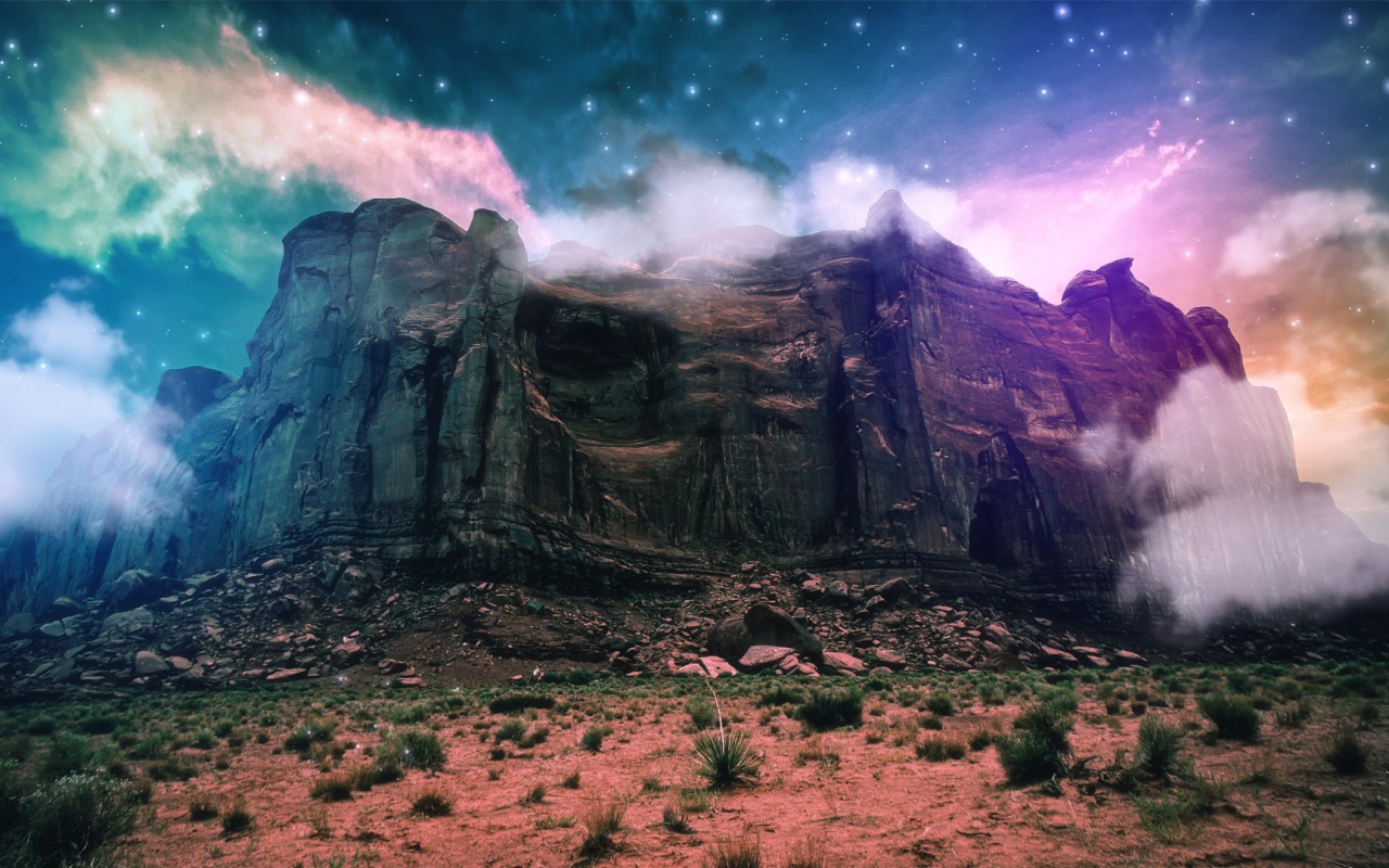 Скала в тумане на фоне звезд