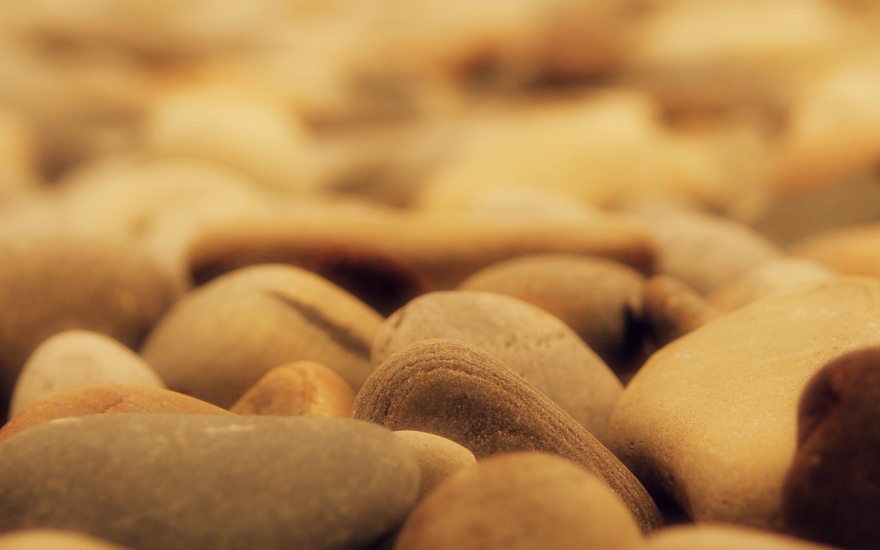 Гладкие коричневые камни