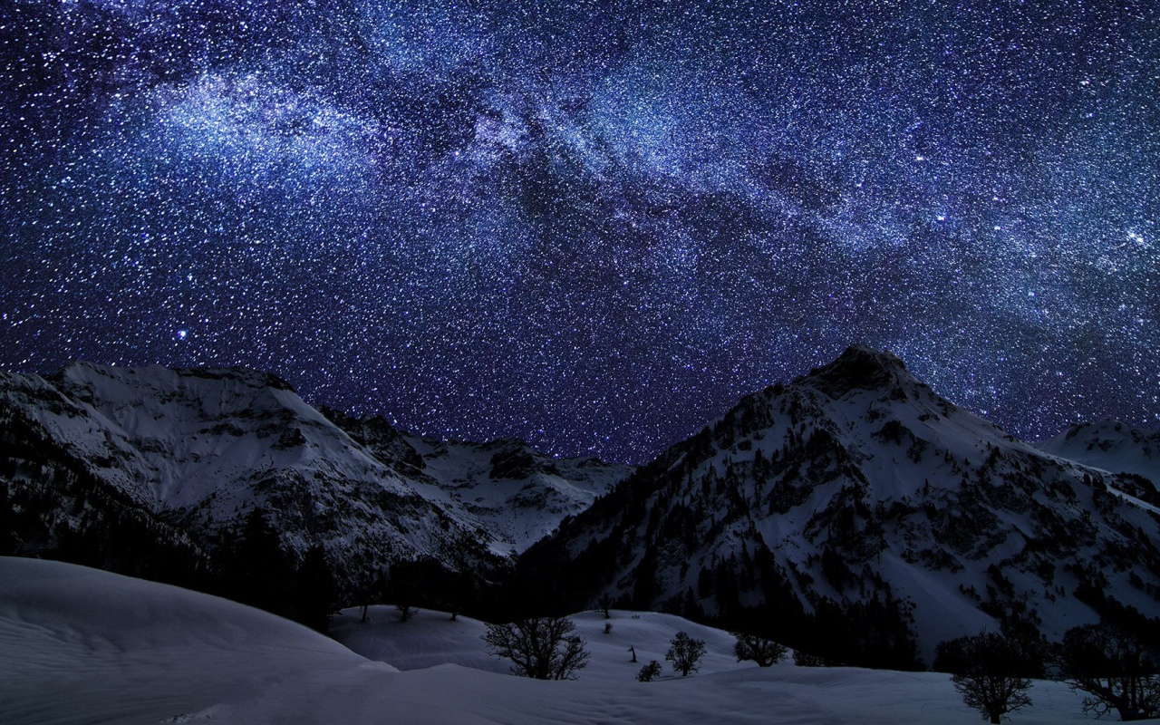 Млечный путь в ночном небе