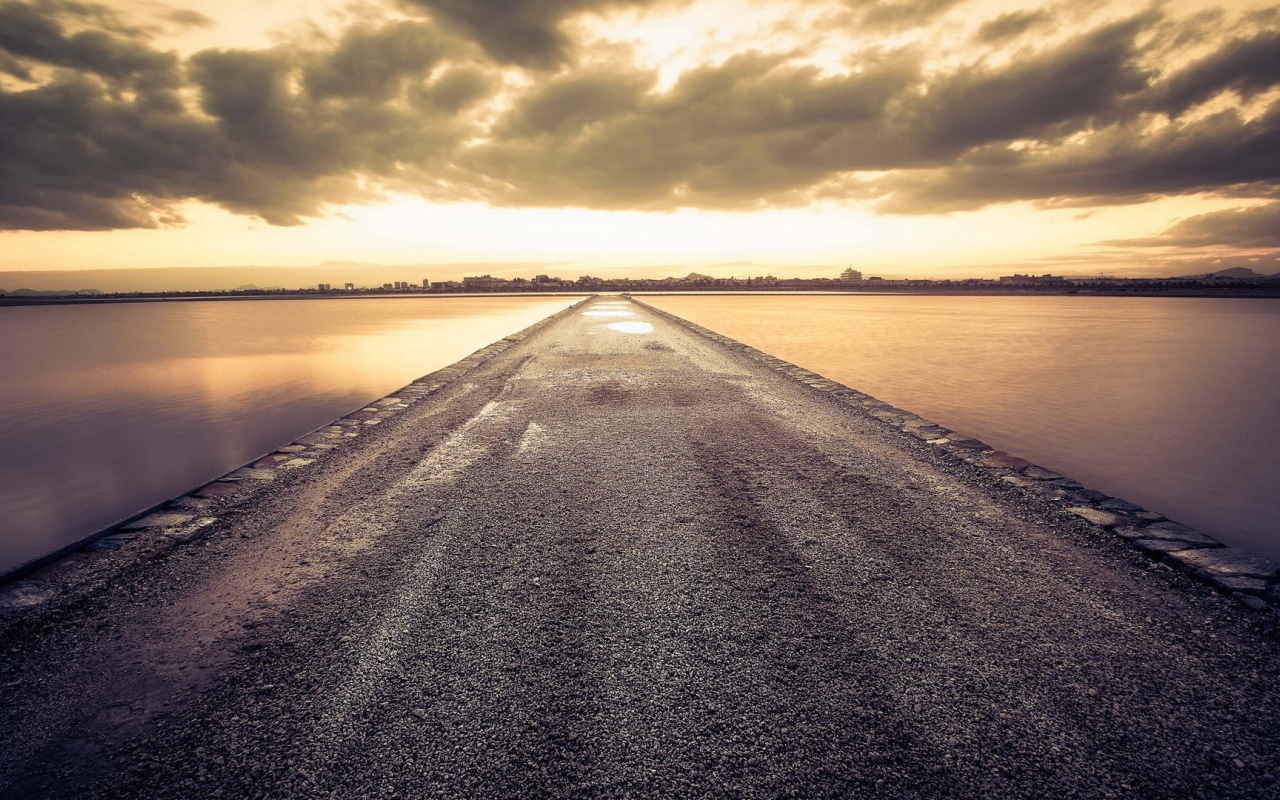 Дорога среди воды