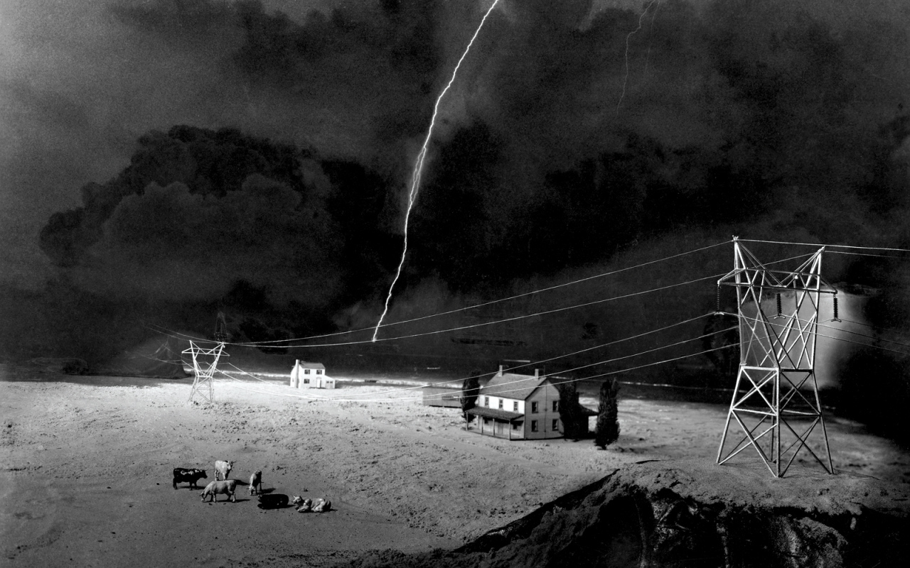 Молния ударила в провода