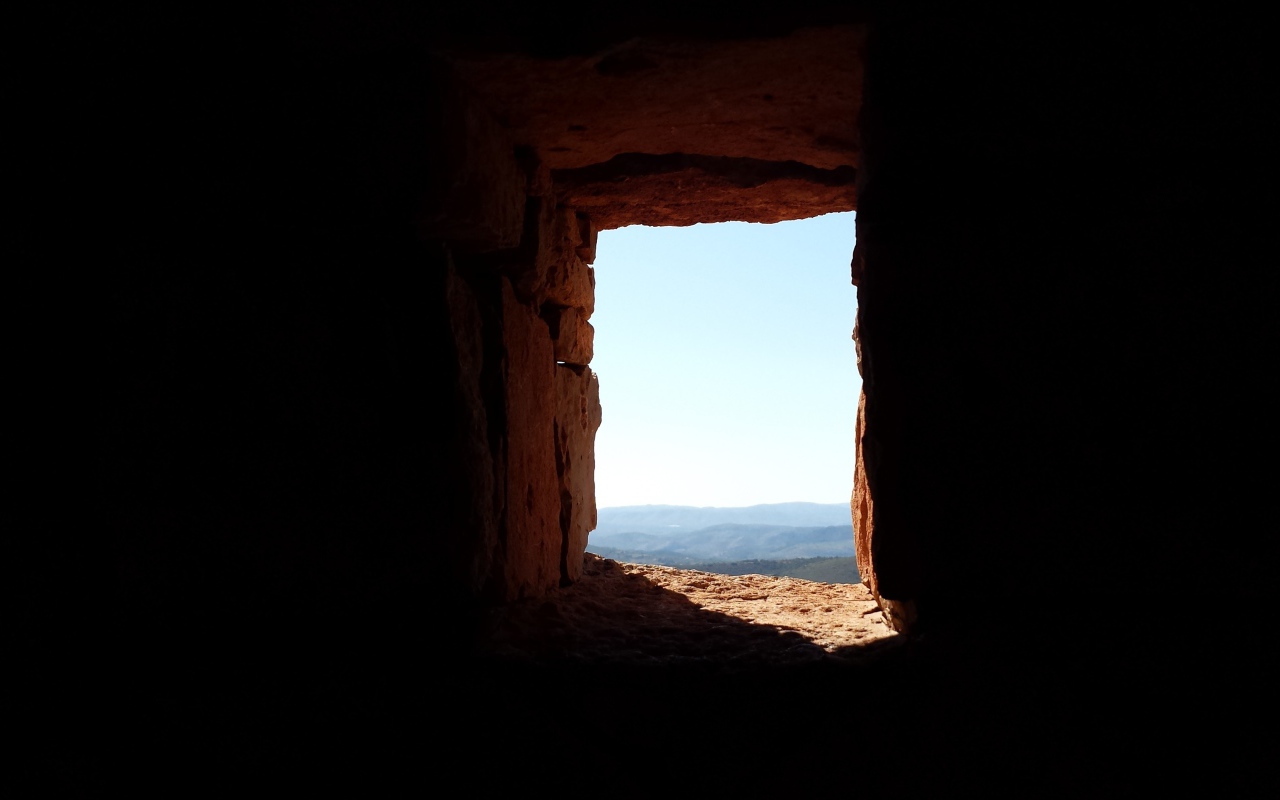 Квадратный выход из пещеры