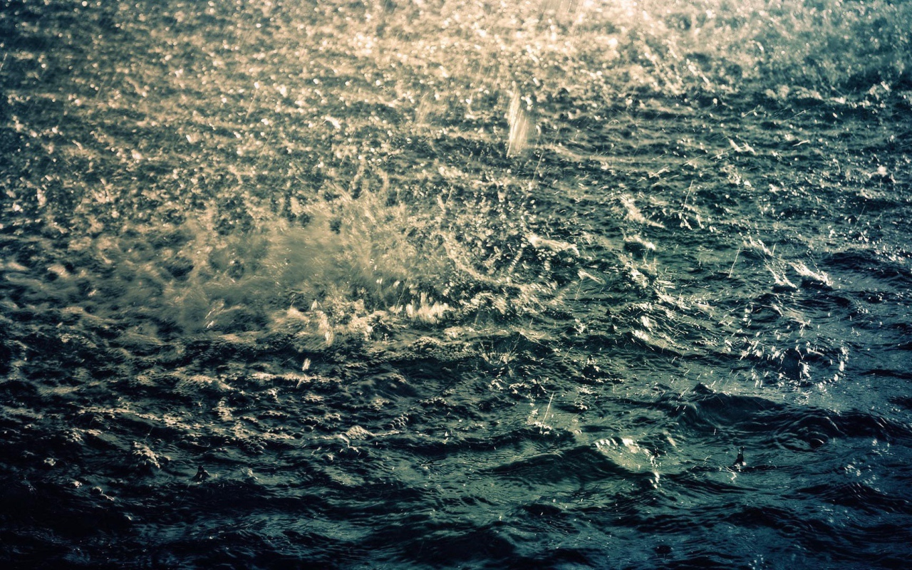 Дождь на озере