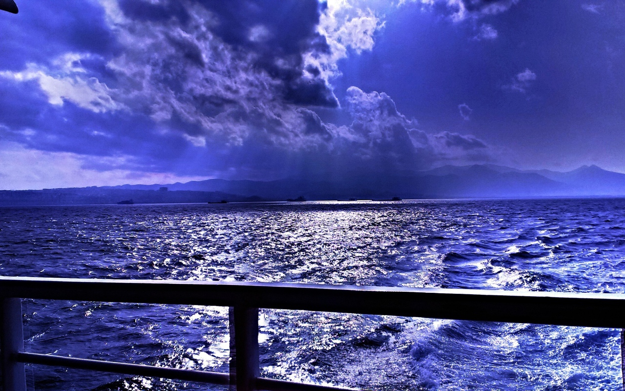 Синее море за бортом