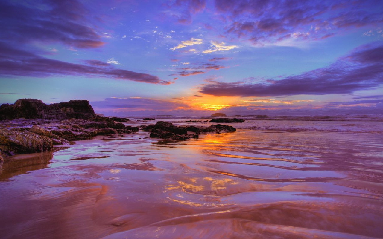 Красная вода на закате