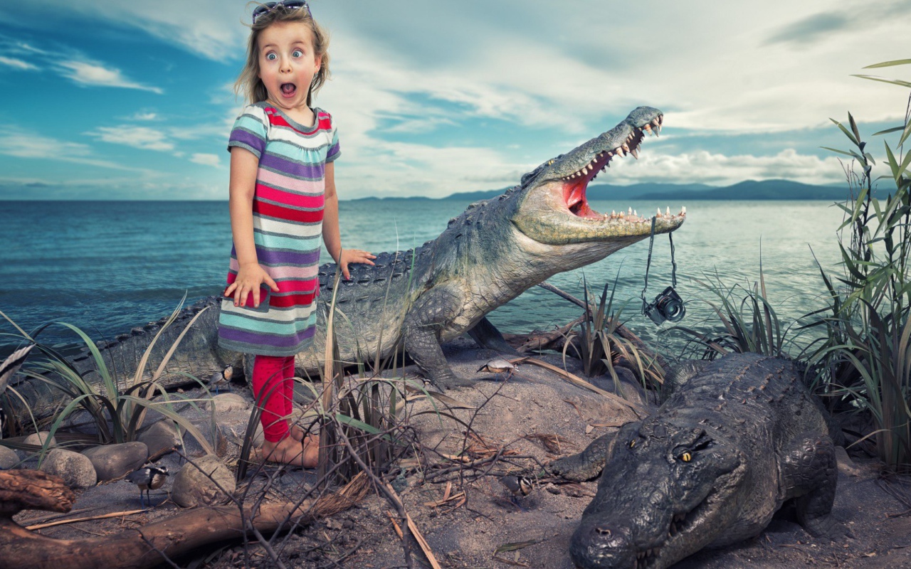 Девочка среди крокодилов