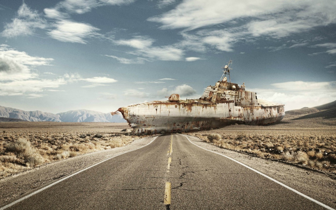 Подводная лодка в пустыне