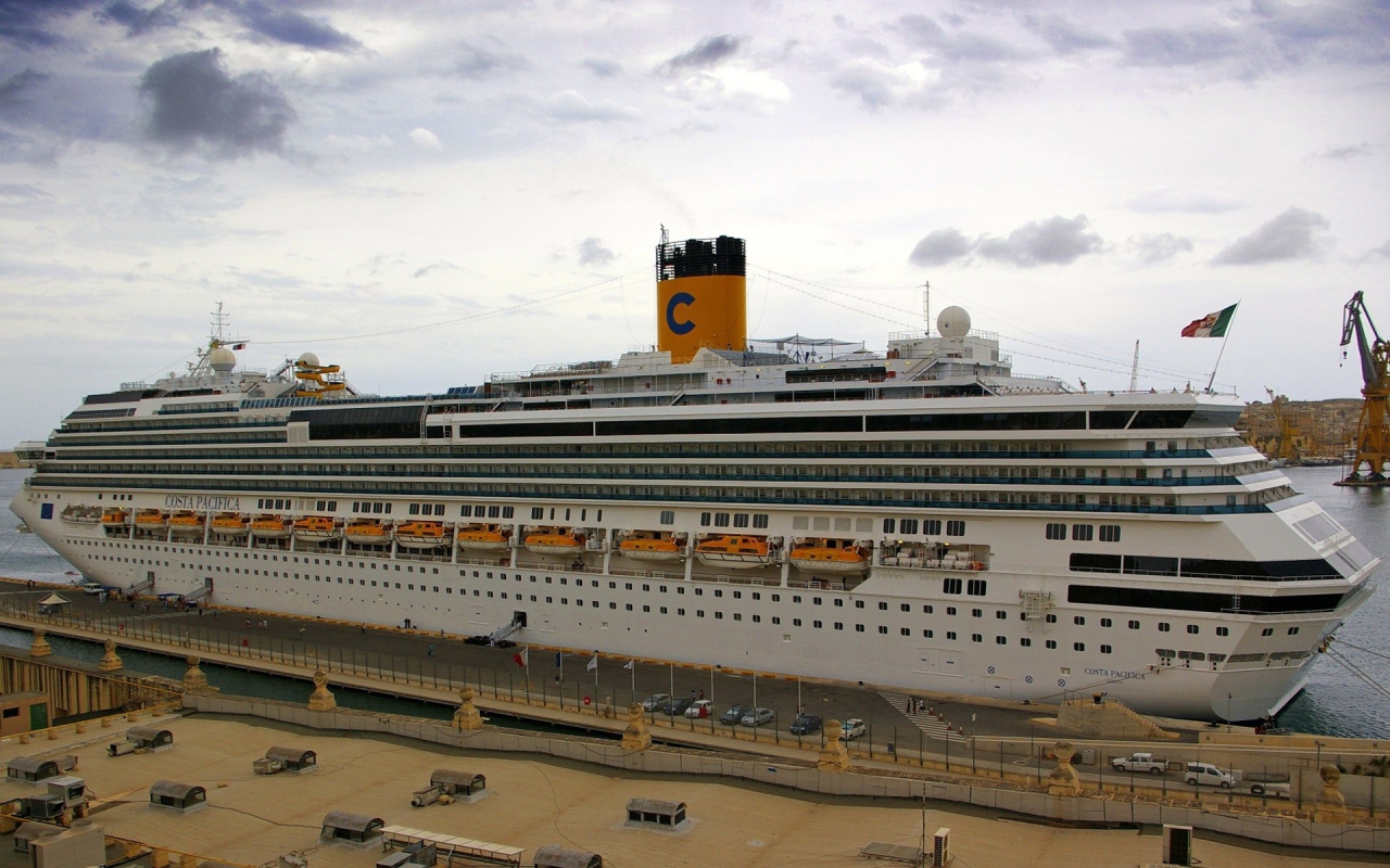 Итальянский корабль Коста Пасифика