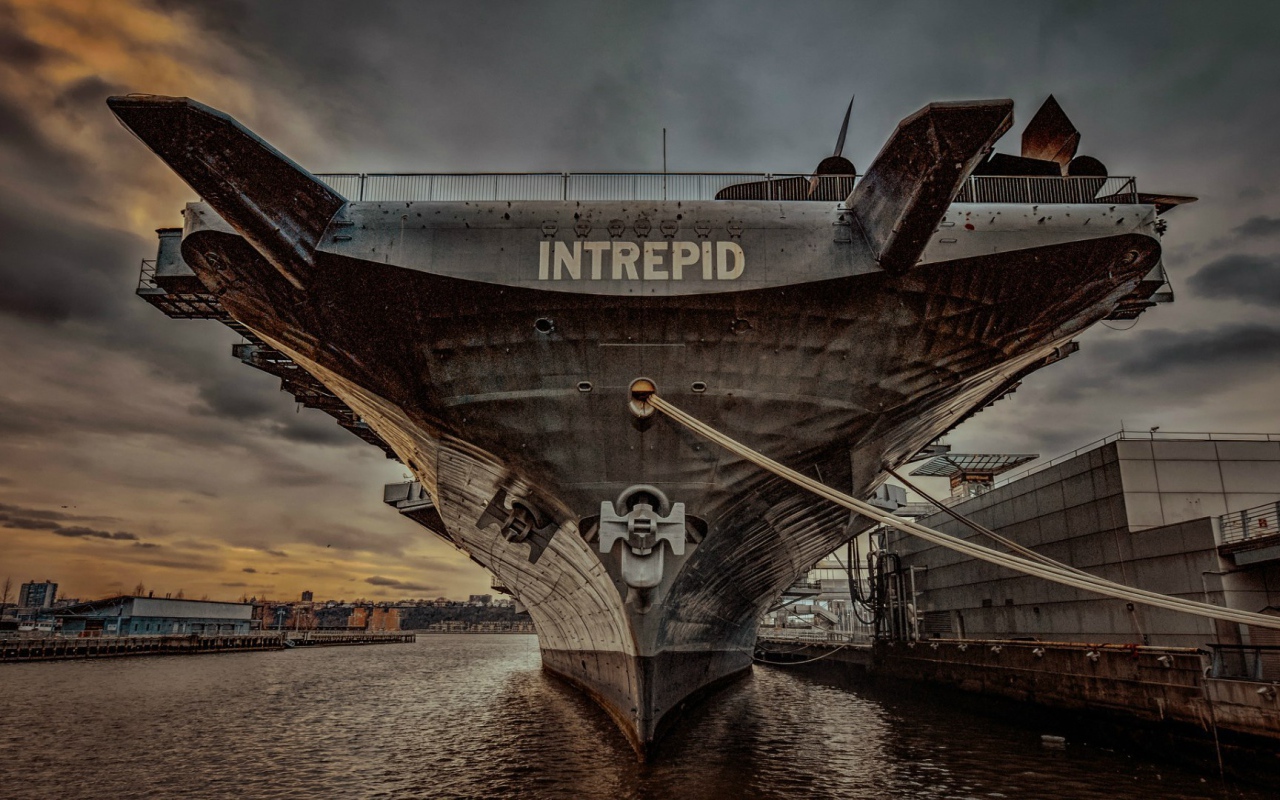 Американский авианосец Intrepid