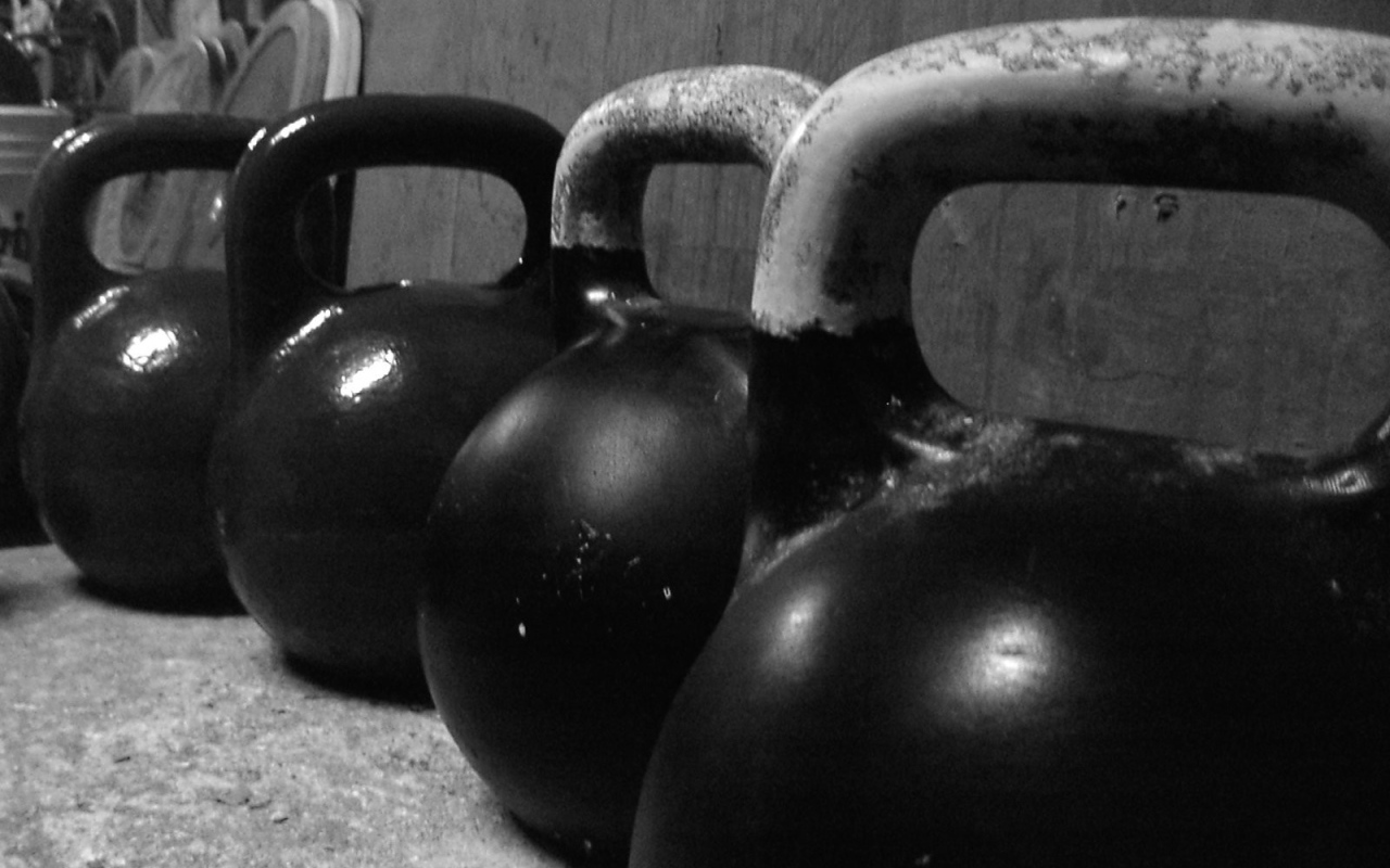Гири в спортзале