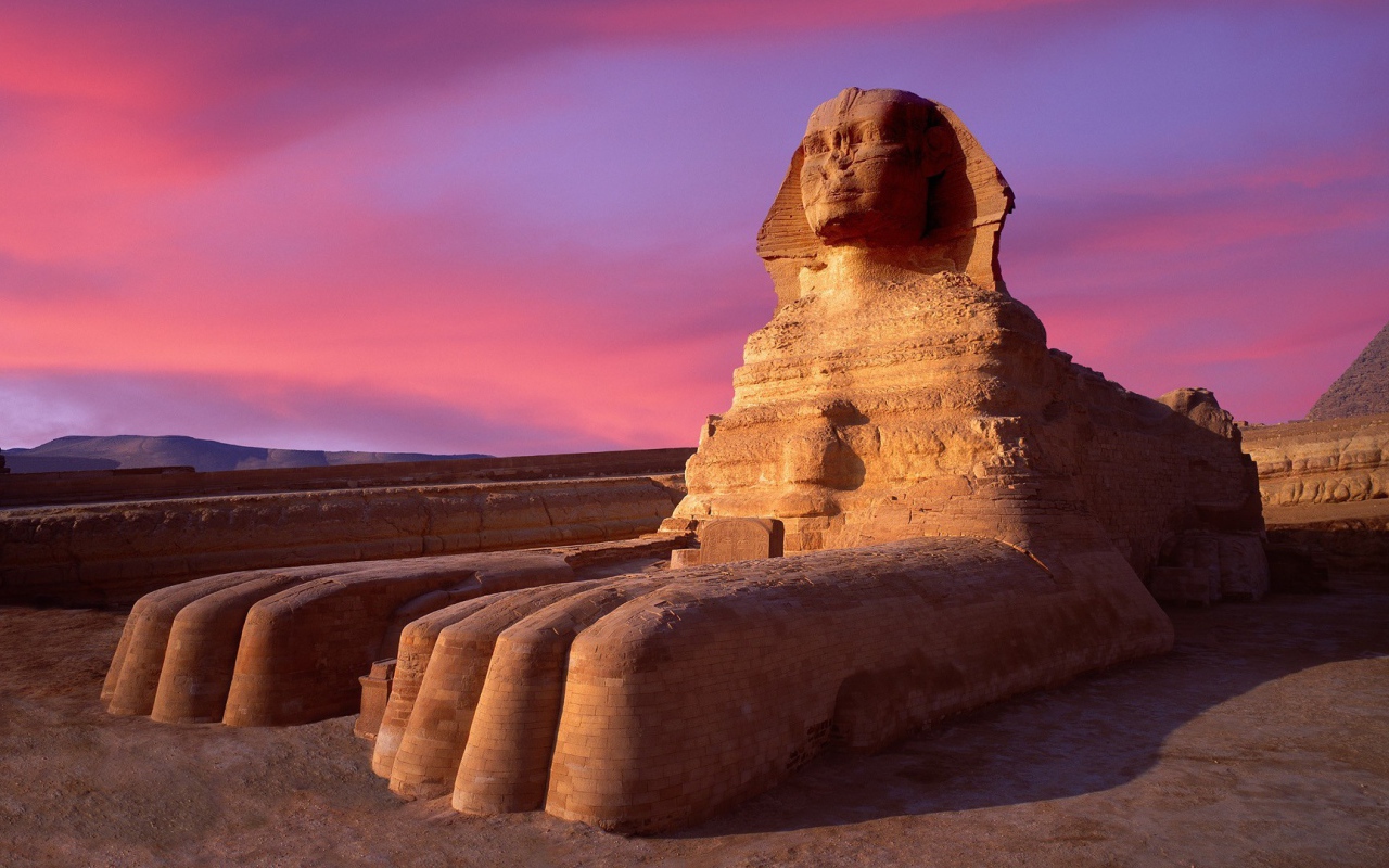 Сфинкс в пустыне в Египте