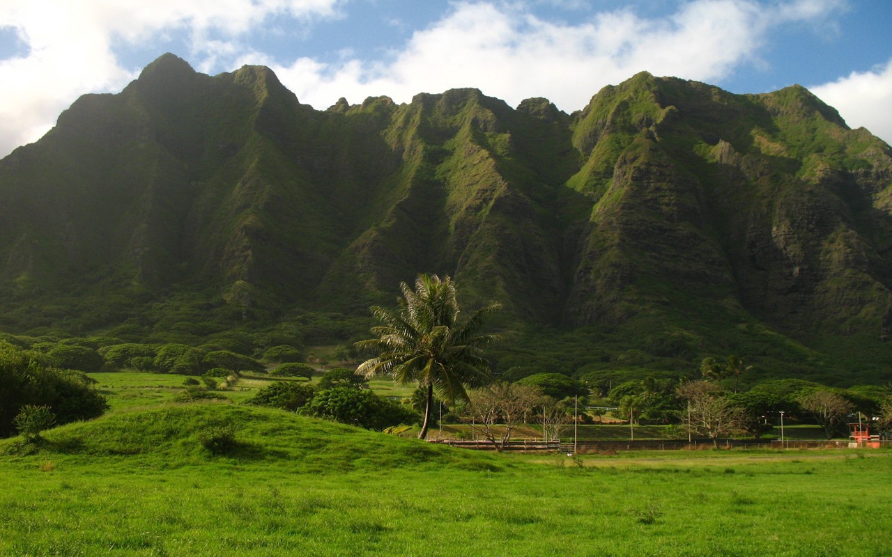 The mountainous terrain in Hawaii