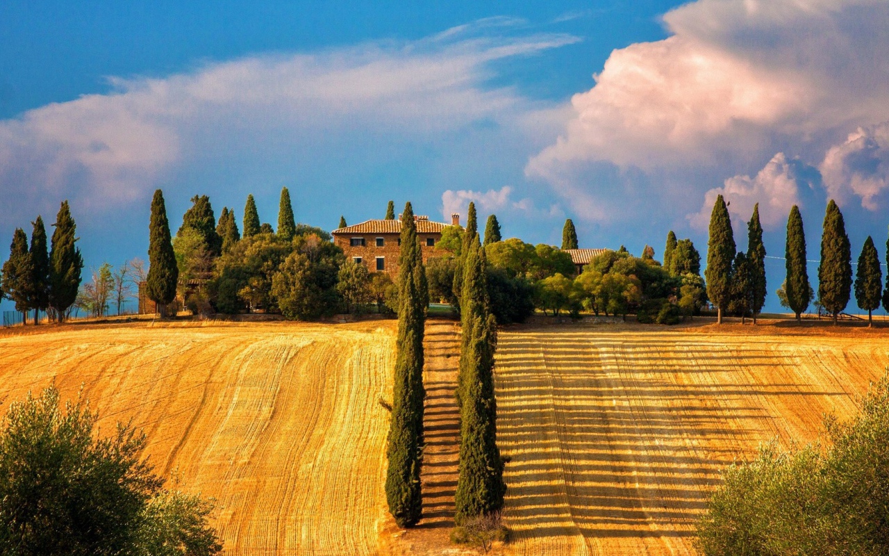 Скошенные поля в Тоскане, Италия