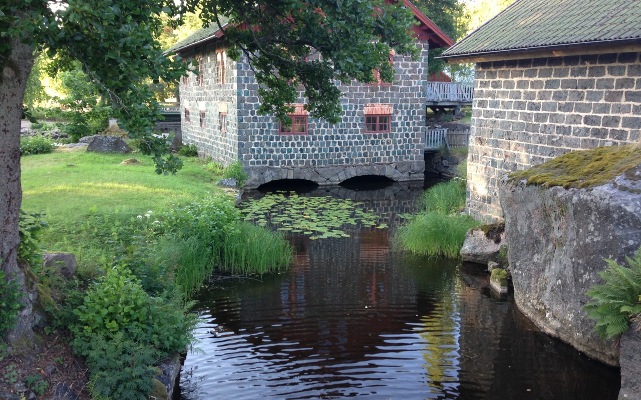 Дома на реке, Швеция